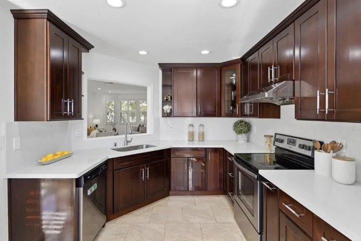 951 La Mesa Terrace A, Sunnyvale, California 94086