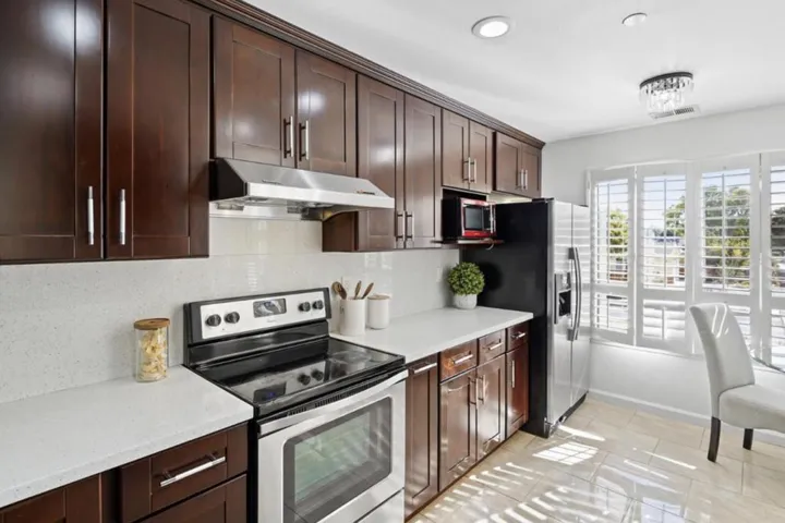 951 La Mesa Terrace A, Sunnyvale, California 94086