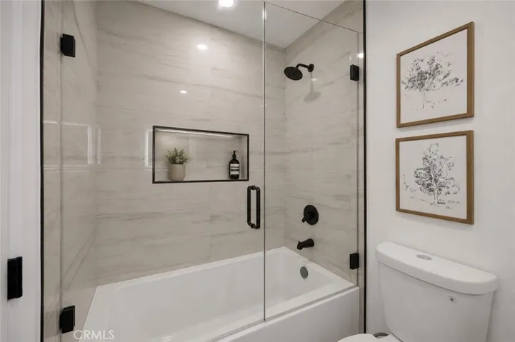 Upstairs tub/shower