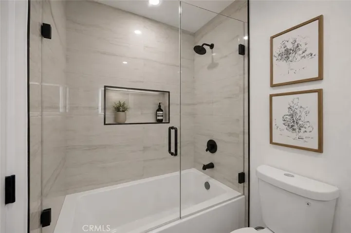 Upstairs tub/shower