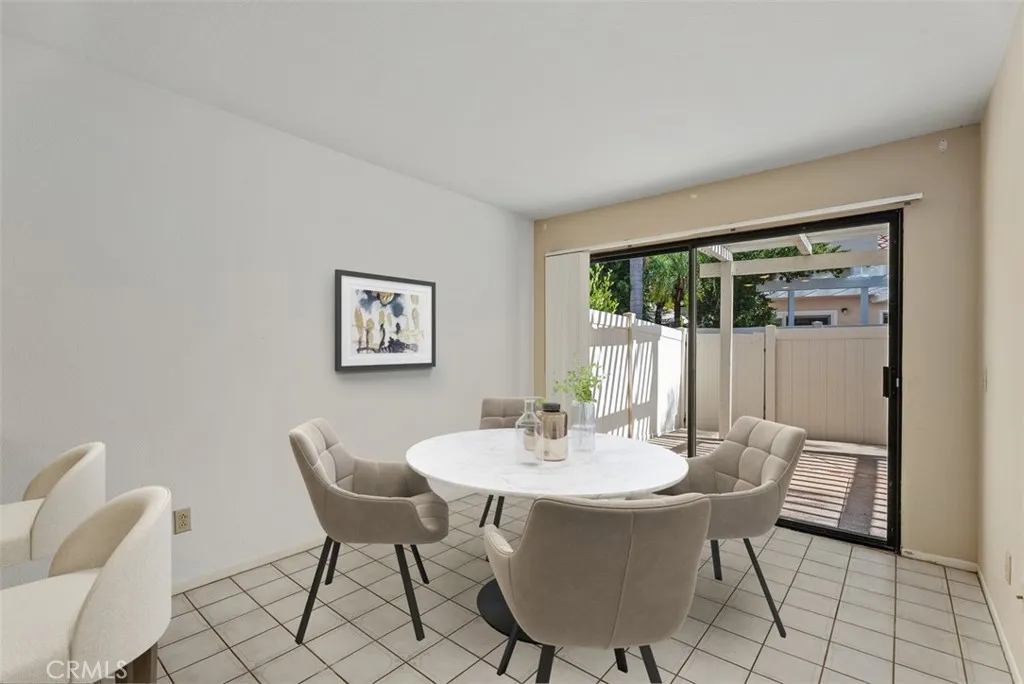 Dining area with large slider.
Note: This photo is virtually staged.