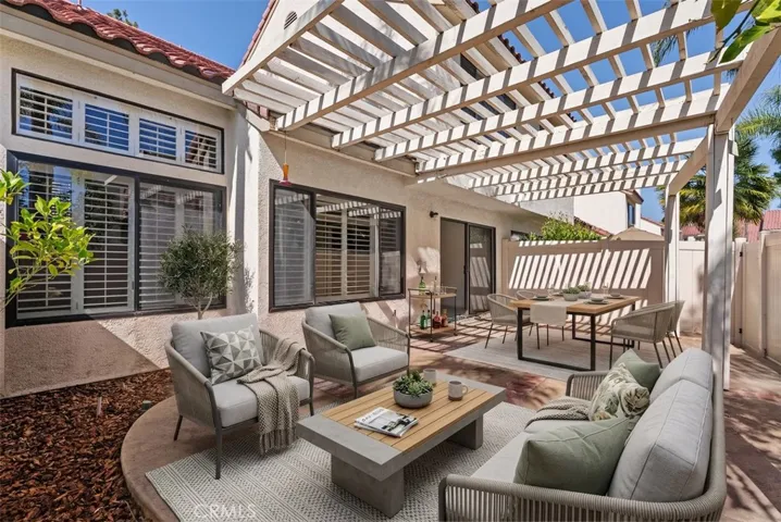 Relax and enjoy this amazing large & private back patio.
Note: This photo is virtually staged.
