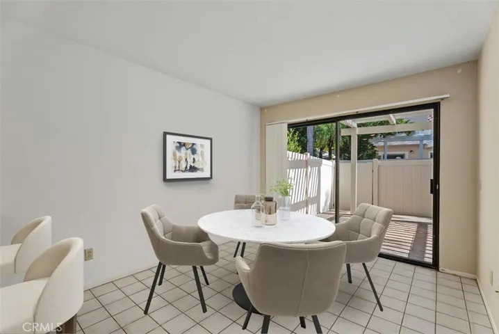 Dining area with large slider.
Note: This photo is virtually staged.