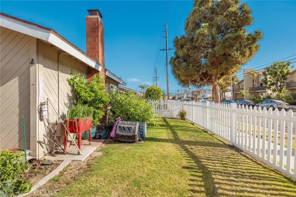 Unit A - Sideyard