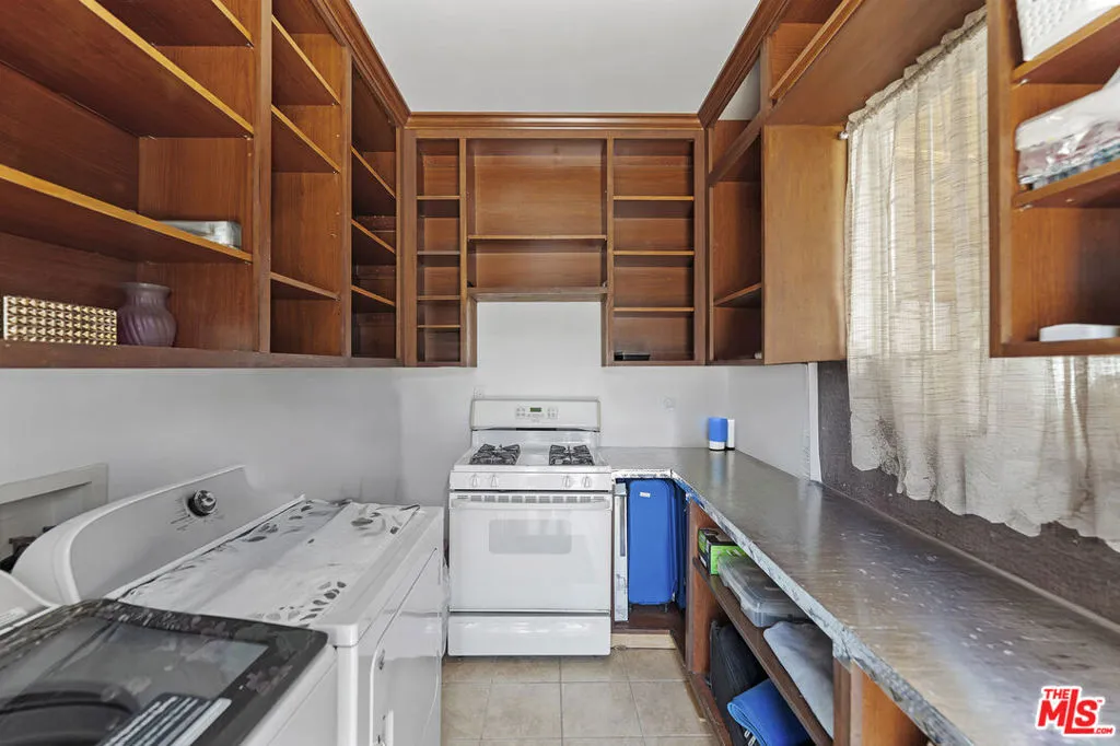 Laundry Room Virtually staged