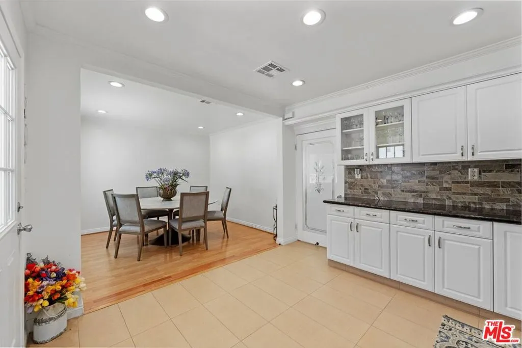 Kitchen w/ dining room