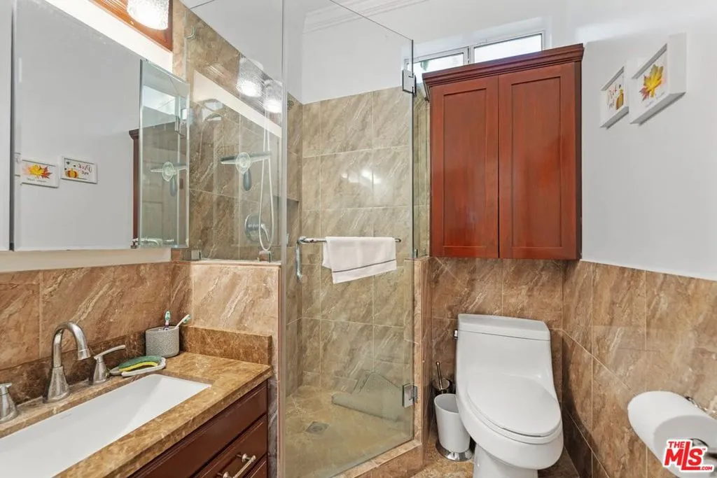 Guest House Bathroom