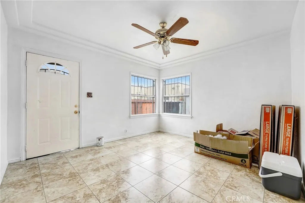 UNIT 2 LIVING ROOM