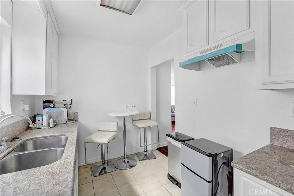 FRONT UNIT KITCHEN