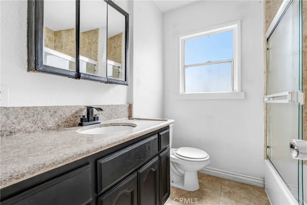 UNIT 2 BATHROOM 2