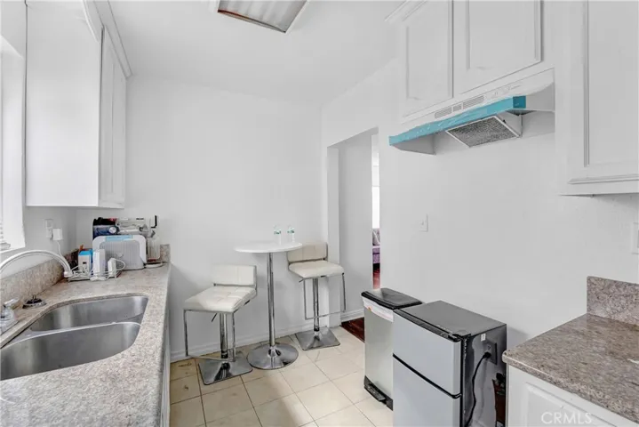 FRONT UNIT KITCHEN