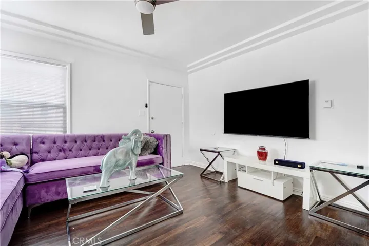 FRONT UNIT LIVING ROOM