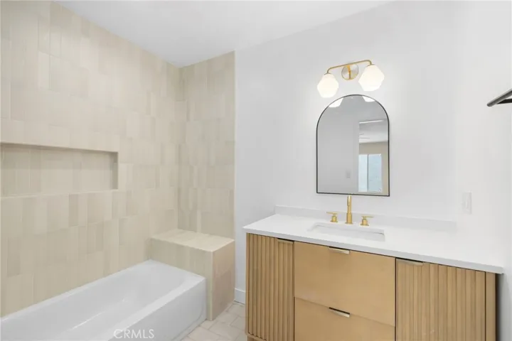 3020 E 3rd 9, Long Beach, California 90814