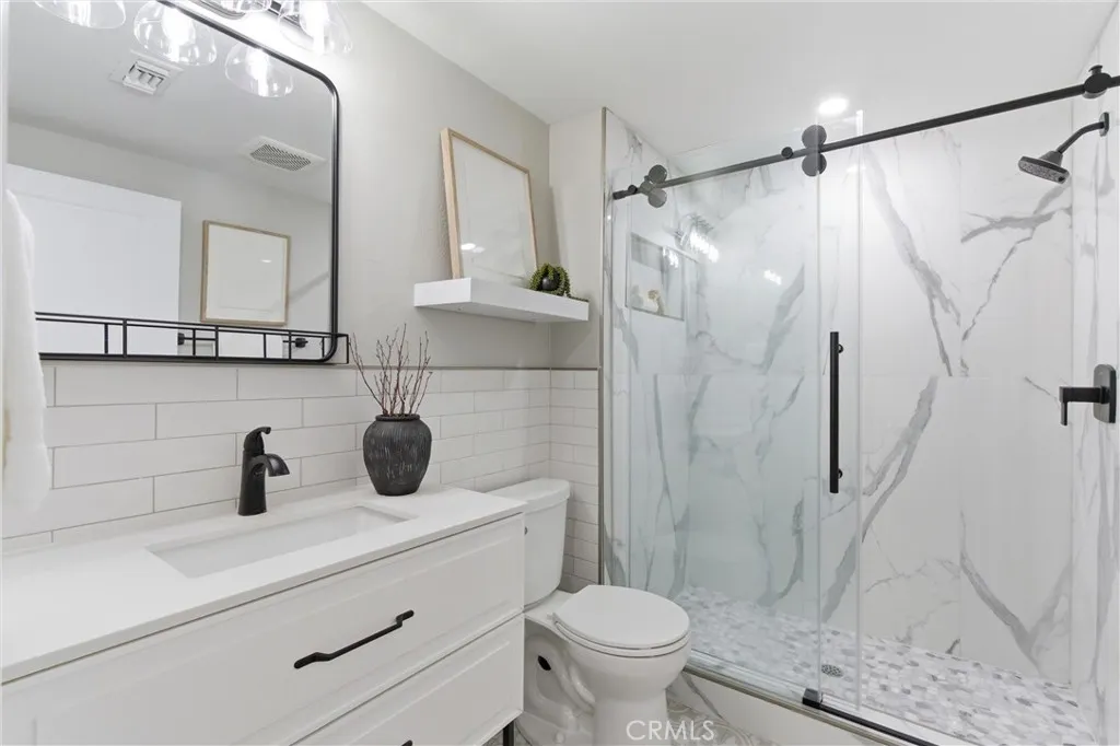 Downstairs bathroom 3/4