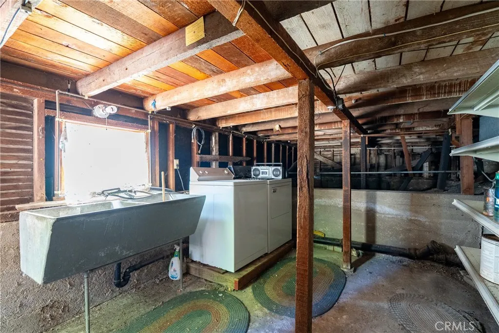 Basement laundryroom
