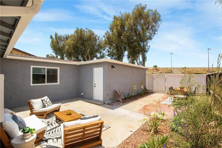 18506 Kingsdale Avenue, Redondo Beach, California 90278