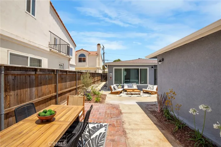 18506 Kingsdale Avenue, Redondo Beach, California 90278