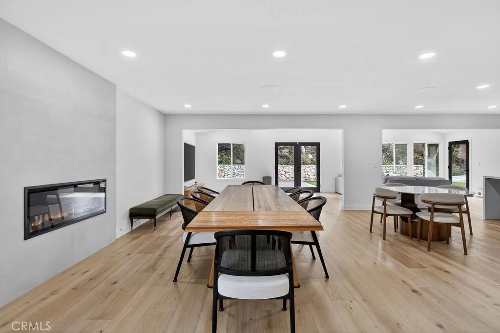 Spacious open-concept layout, ideal for hosting gatherings and entertaining.