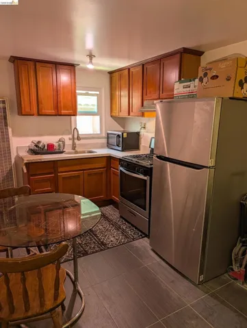 1086 66th St, Oakland, California 94608