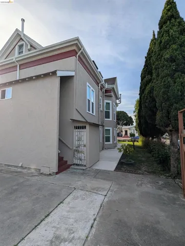 1086 66th St, Oakland, California 94608