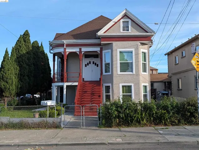 1086 66th St, Oakland, California 94608