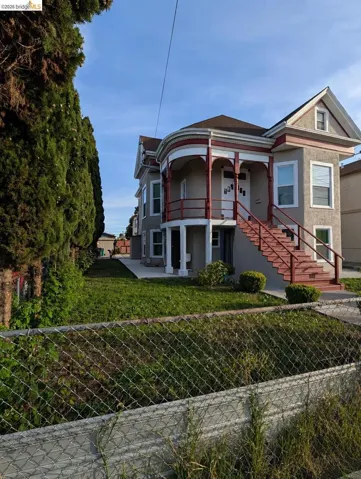 1086 66th St, Oakland, California 94608