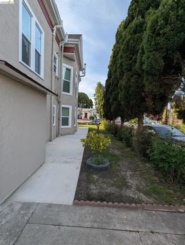 1086 66th St, Oakland, California 94608
