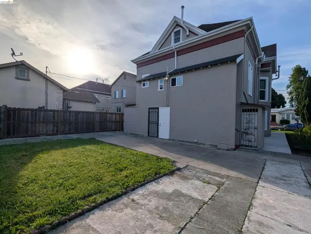 1086 66th St, Oakland, California 94608
