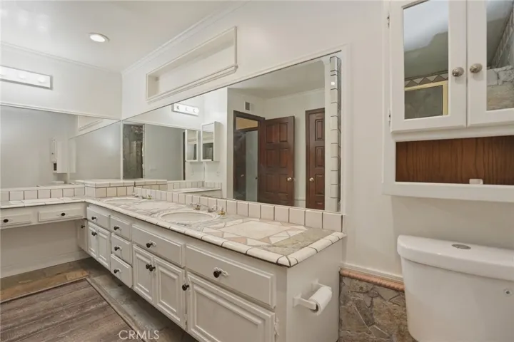 16682 Oakhurst, Yorba Linda, California 92886