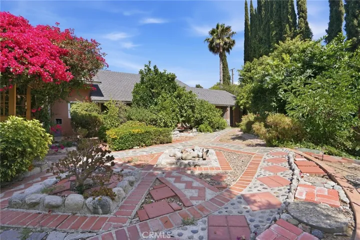 16682 Oakhurst, Yorba Linda, California 92886