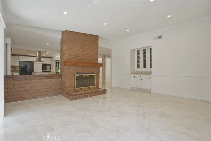 16682 Oakhurst, Yorba Linda, California 92886