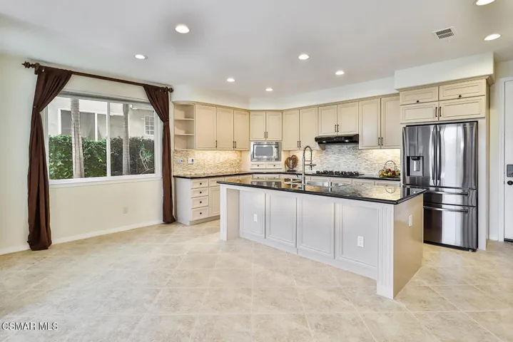 cFamily and Kitchen12