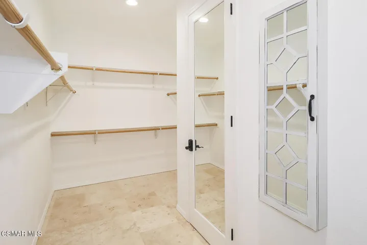 lPrimary Bedroom Suite16