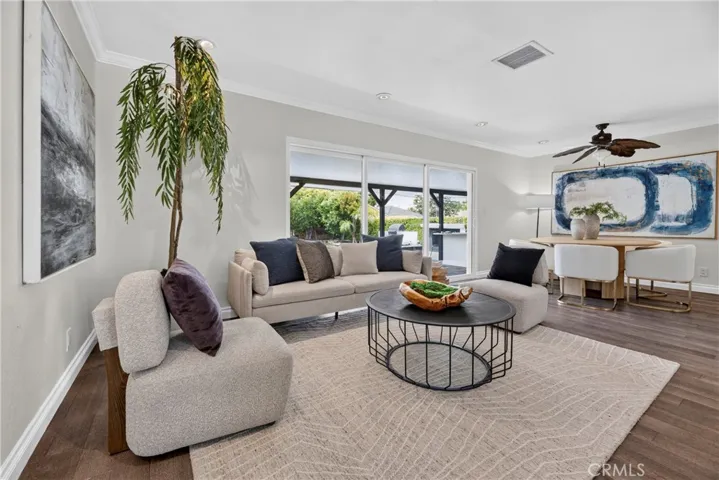 Living Room/Dining