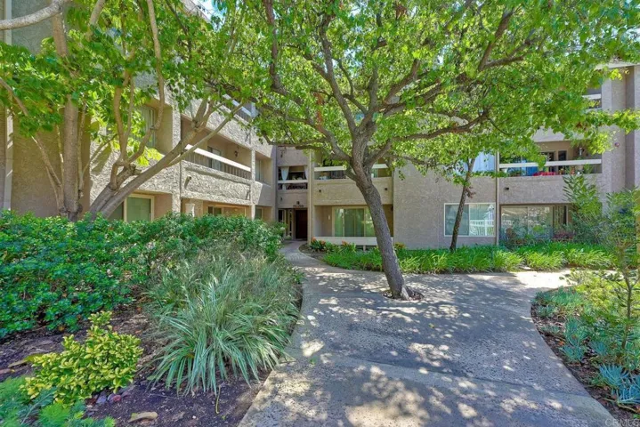 10350 Caminito Cuevo 111, San Diego, California 92108