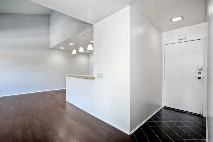 10350 Caminito Cuevo 111, San Diego, California 92108