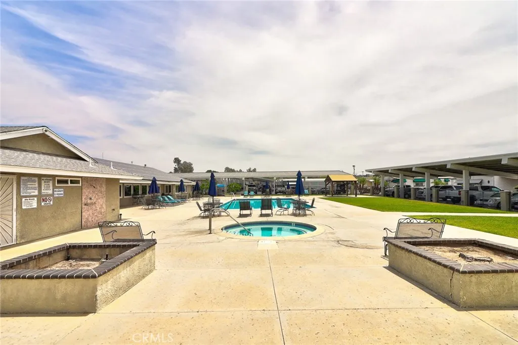 Main Community Pool Area Photo 4