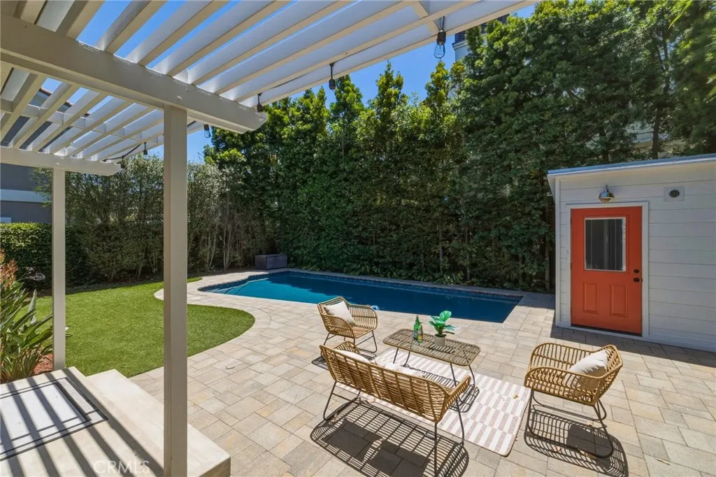 primary bath opens to pool/backyard