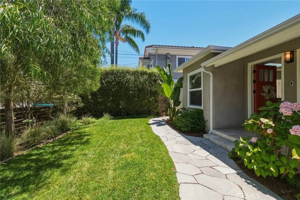 private front yard
