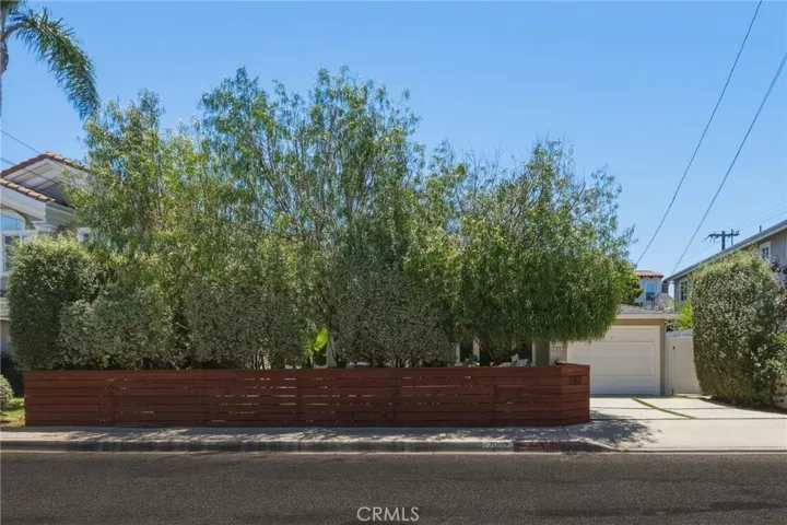 private front yard