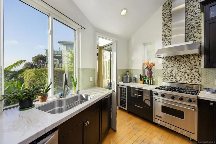 1876 Sefton Place, San Diego, California 92107