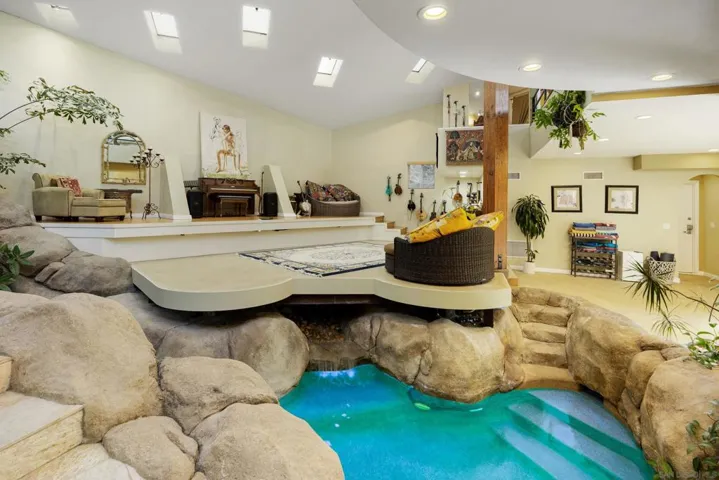 1876 Sefton Place, San Diego, California 92107