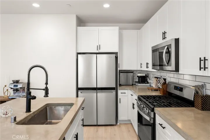 16064 Jamie 7, Fontana, California 92336
