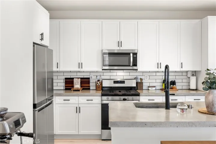16064 Jamie 7, Fontana, California 92336