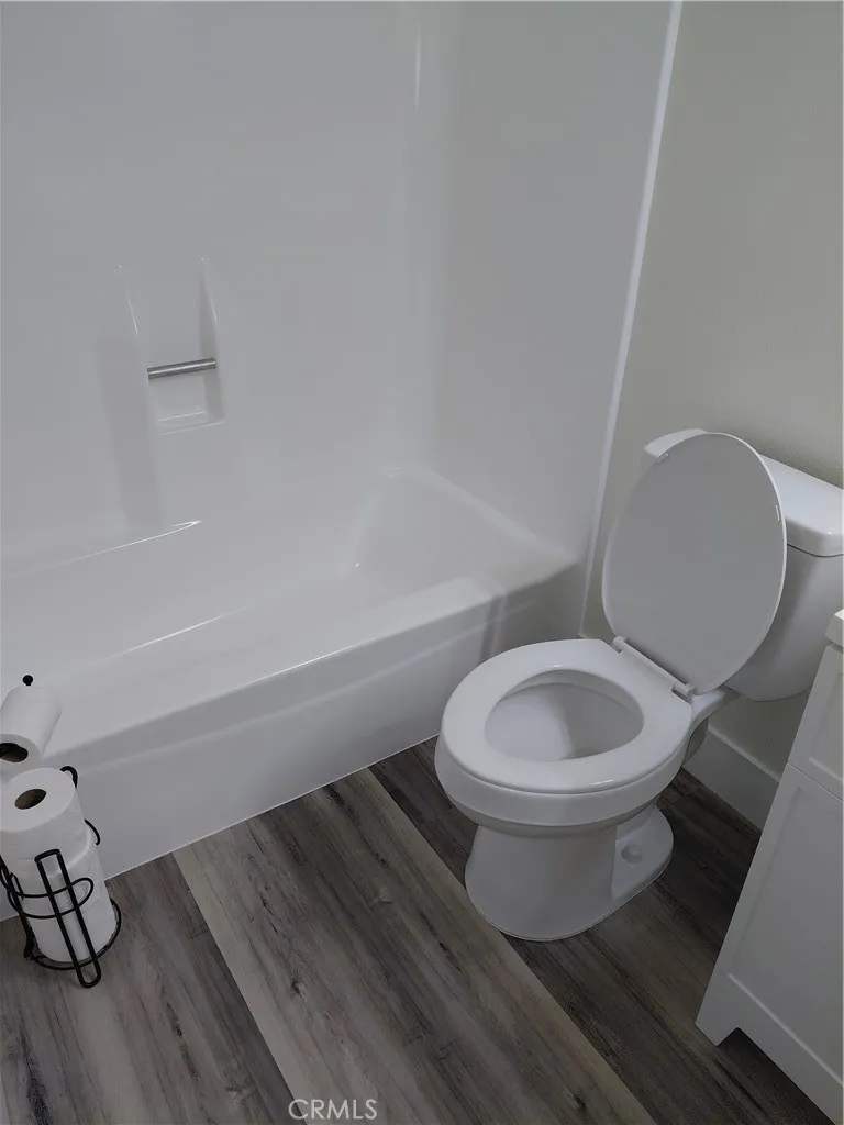 Full hall bath