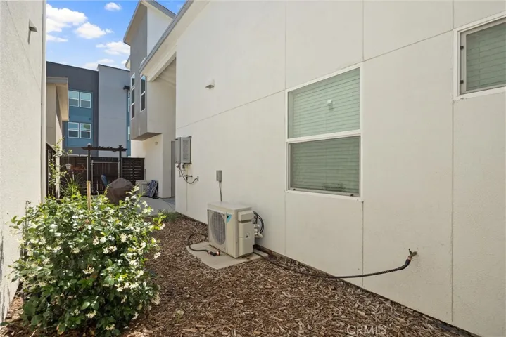 Main Home -Side Yard
