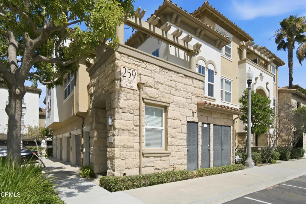 2_building exterior