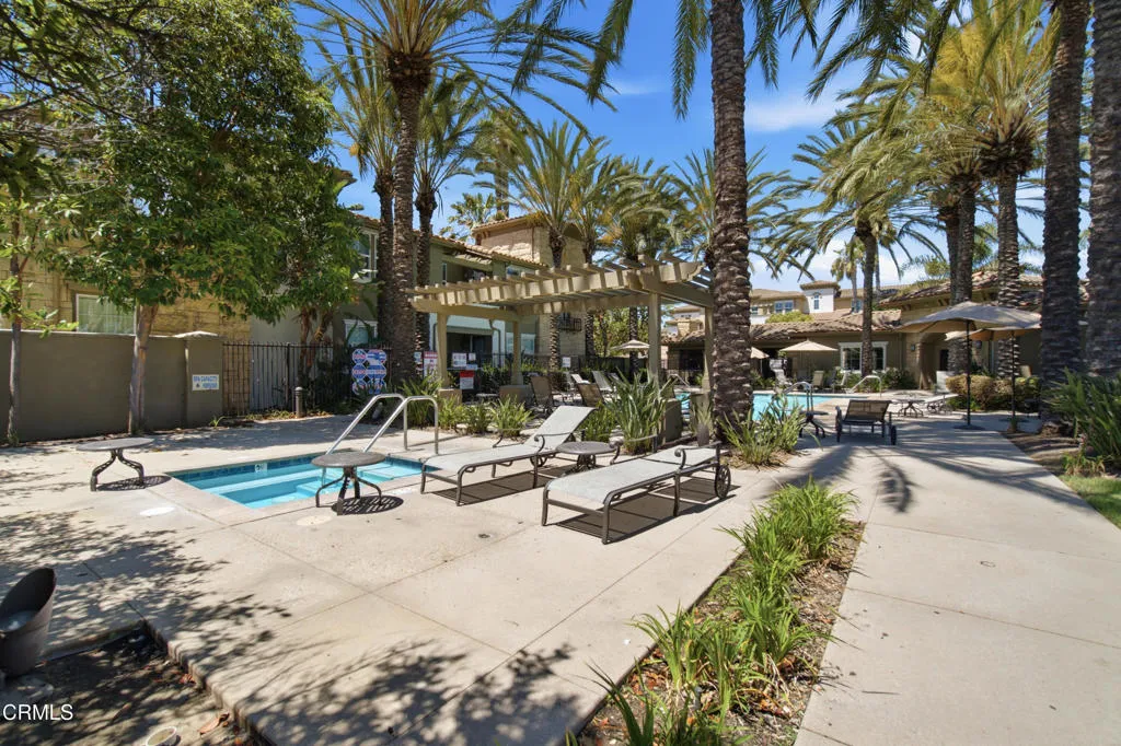 31_community pool