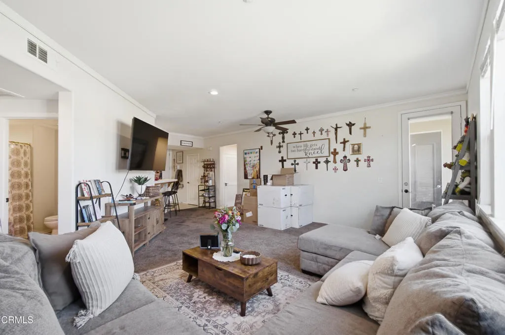 13_living room