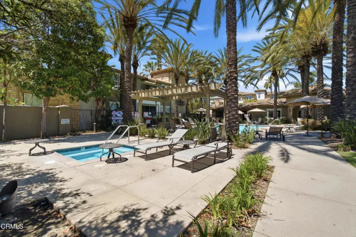 31_community pool